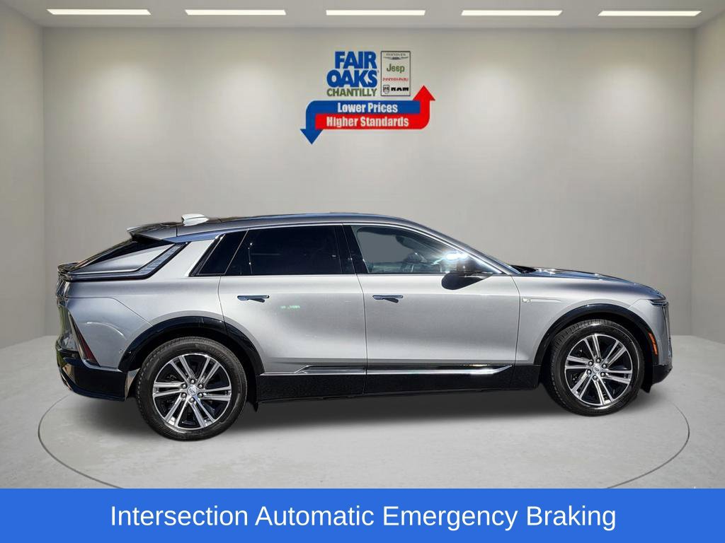 Used 2024 Cadillac Lyriq Luxury AWD/4WD image 7