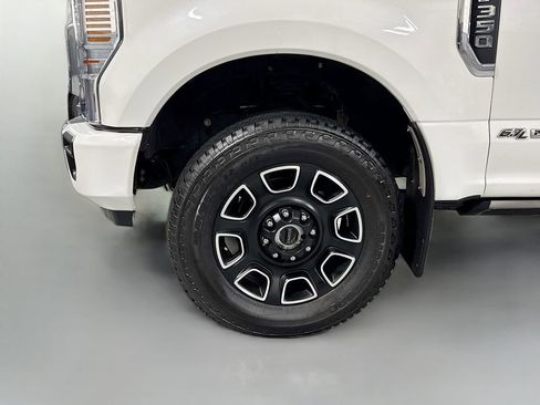 Used 2022 Ford F350 Platinum AWD/4WD image 11