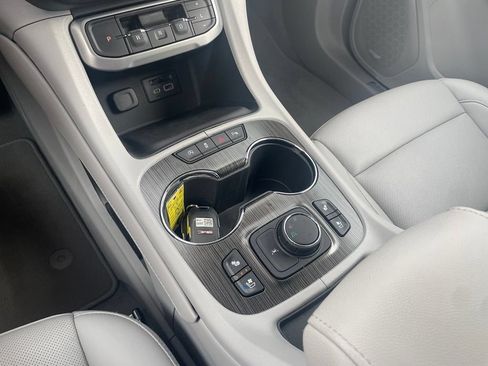 Used 2023 GMC Acadia SLT w/ Technology Package FWD image 18