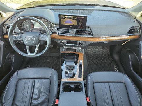 Used 2023 Audi Q5 2.0T Premium w/ Convenience Package image 4