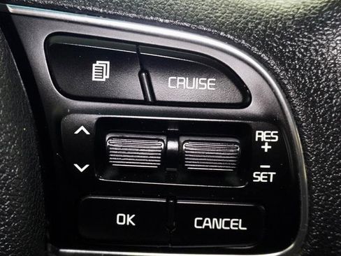 Used 2017 Kia Niro LX image 26