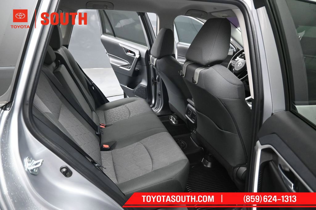 Used 2024 Toyota RAV4 XLE AWD/4WD image 28