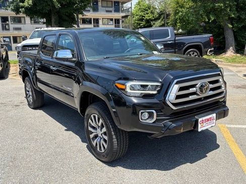 Used 2022 Toyota Tacoma Limited AWD/4WD image 2