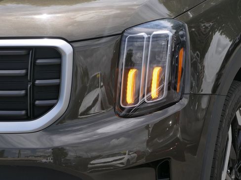 Used 2024 Kia Telluride S w/ S Sunroof Package FWD image 9
