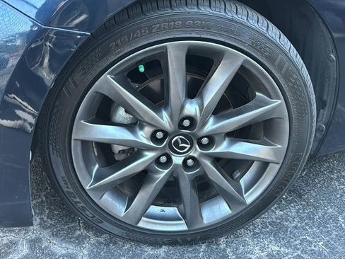 Used 2018 MAZDA MAZDA3 Grand Touring w/ Premium Equipment Package FWD image 2