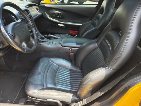 Used 2000 Chevrolet Corvette Coupe w/ Roof Pkg RWD image 9