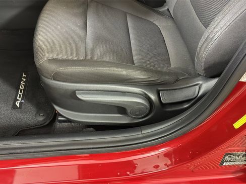 Used 2020 Hyundai Accent SE image 13