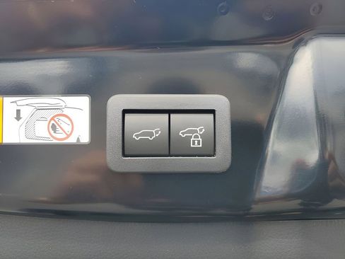 New 2026 Toyota Prius Plug-In Hybrid FWD image 9