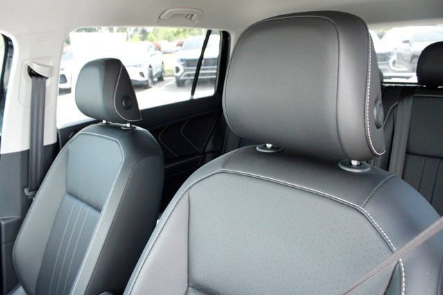 Used 2023 Volkswagen Tiguan SE AWD/4WD image 13