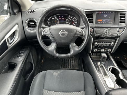 Used 2019 Nissan Pathfinder SV image 12