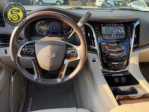 Used 2017 Cadillac Escalade Luxury image 25