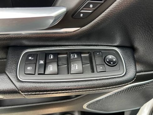 Used 2020 RAM 1500 Laramie AWD/4WD image 11