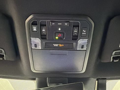Used 2025 Toyota Tundra Platinum AWD/4WD image 35