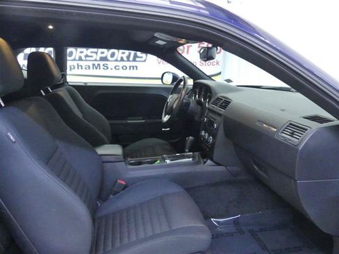 Used 2014 Dodge Challenger SXT RWD image 8