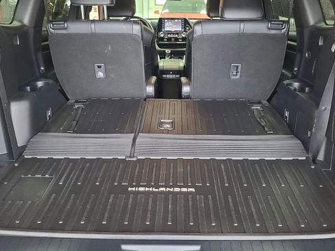 Used 2021 Toyota Highlander XSE FWD image 7
