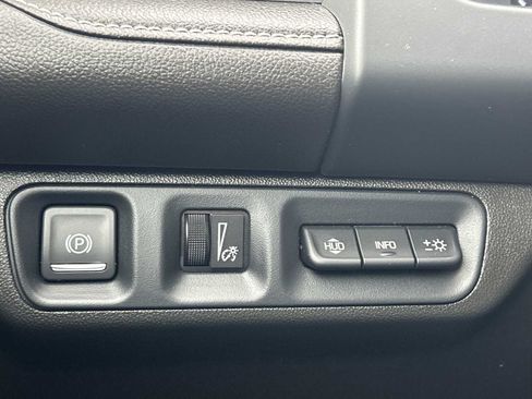 Used 2023 GMC Acadia SLT w/ Elevation Edition FWD image 18