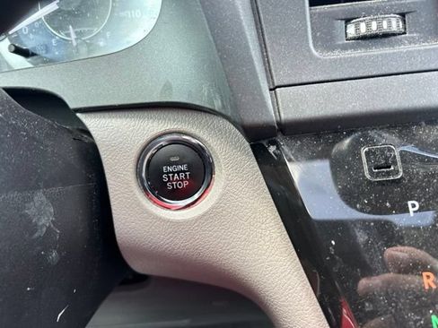 Used 2019 Toyota Sienna XLE w/ XLE Navigation Package FWD image 21