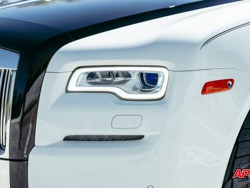 Used 2017 Rolls-Royce Ghost RWD image 56