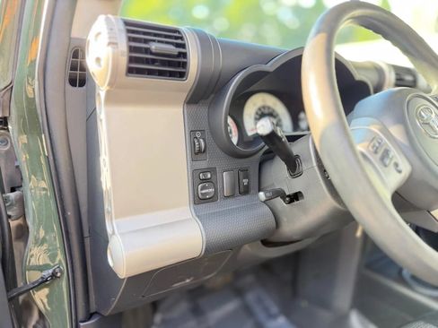 Used 2011 Toyota FJ Cruiser 4WD w/ Convenience Pkg image 27