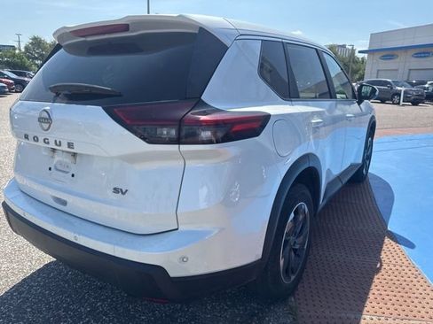 Used 2024 Nissan Rogue SV FWD image 24