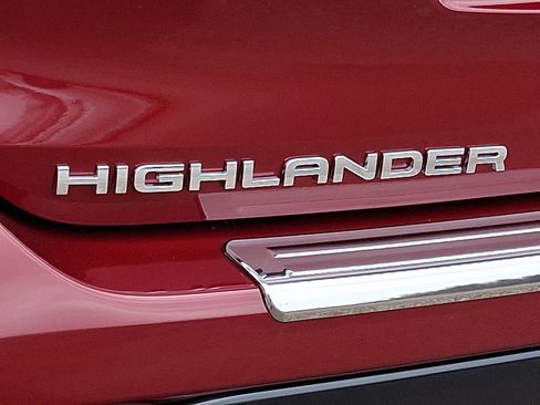 New 2026 Toyota Highlander XLE image 17