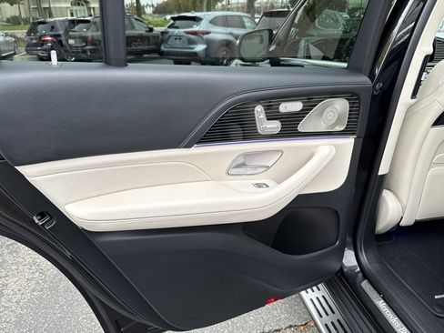 Used 2024 Mercedes-Benz GLS 580 4MATIC image 26