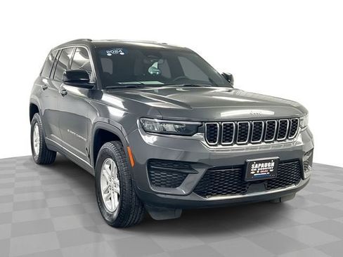 Used 2024 Jeep Grand Cherokee Laredo image 1