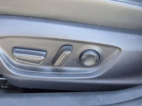 Used 2021 Toyota Camry SE image 19