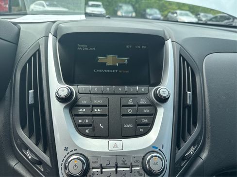 Used 2017 Chevrolet Equinox LT image 27