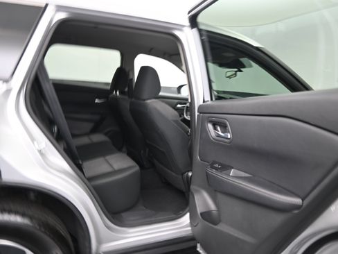 Used 2025 Nissan Rogue SV FWD image 12