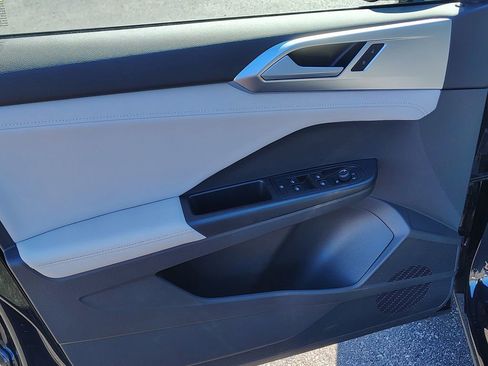 Certified 2025 Volkswagen Taos SE image 16