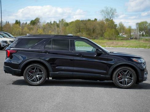 Used 2025 Ford Explorer ST AWD/4WD image 4