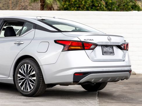 Used 2024 Nissan Altima 2.5 SV image 8