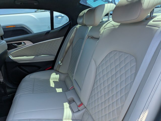 Used 2022 Genesis G70 3.3T RWD image 14
