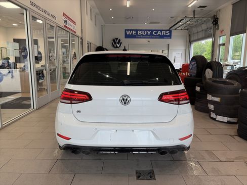 Used 2018 Volkswagen Golf R 4-Door AWD/4WD image 5