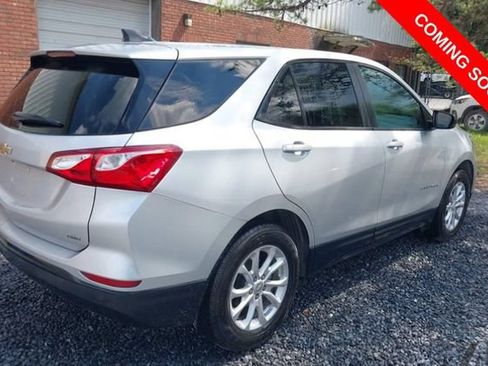 Used 2020 Chevrolet Equinox LS AWD/4WD image 4