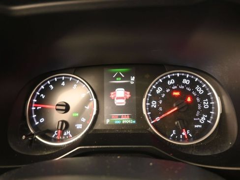 Used 2020 Toyota RAV4 LE FWD image 10