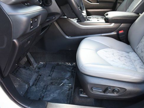 Certified 2023 Toyota Highlander Bronze Edition image 15