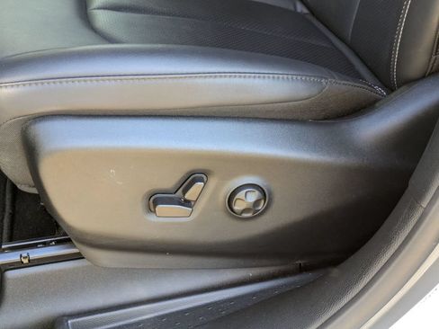 Used 2025 Chrysler Pacifica Select FWD image 15