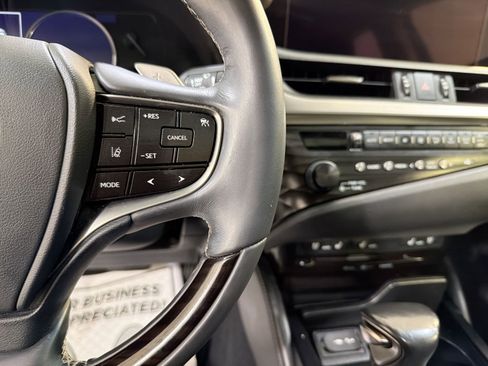 Used 2019 Lexus ES 350 Ultra Luxury image 15