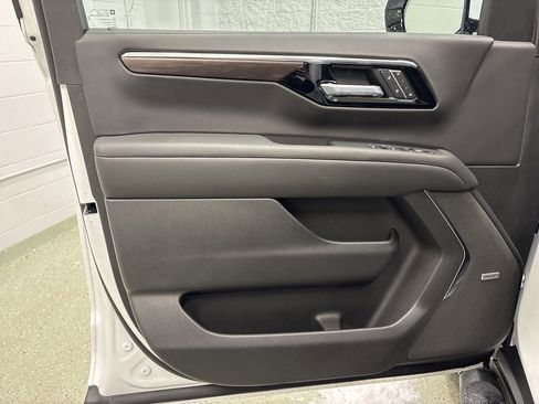 New 2026 Chevrolet Suburban Z71 w/ Comfort Package image 13