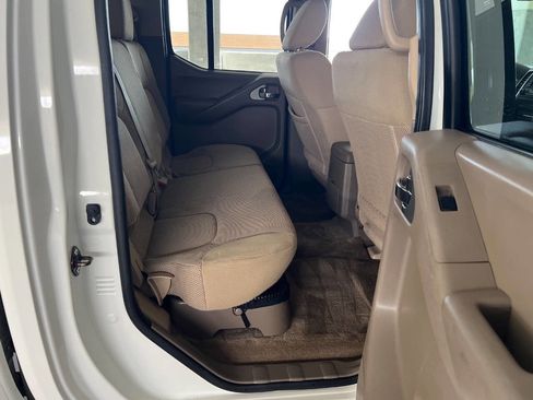 Used 2016 Nissan Frontier SV RWD image 18