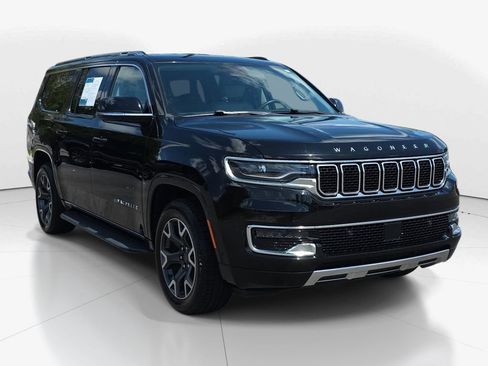 Used 2023 Jeep Wagoneer L Series III RWD image 3