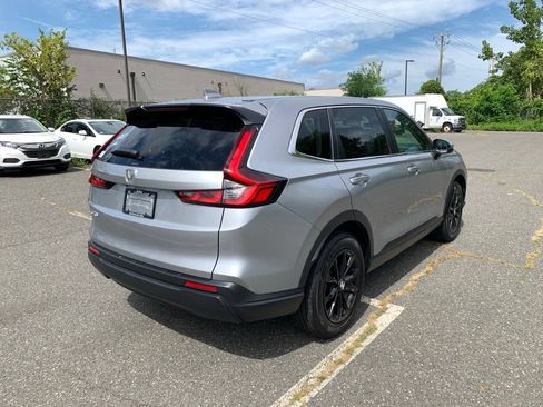 Used 2024 Honda CR-V EX image 3