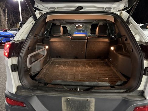 Used 2018 Jeep Cherokee Limited w/ Technology Group image 18