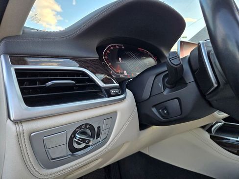 Used 2020 BMW 740i w/ Premium Package image 26