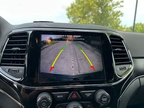 Used 2020 Jeep Grand Cherokee Limited w/ Premium Lighting Group AWD/4WD image 10