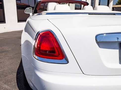 Used 2017 Rolls-Royce Dawn image 31