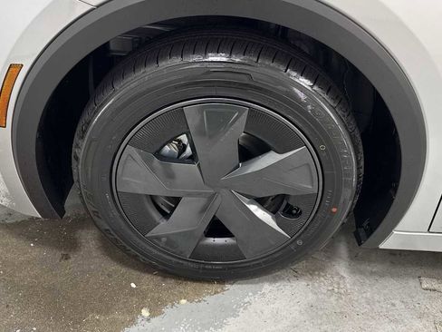 New 2026 Toyota Prius Plug-In Hybrid image 10