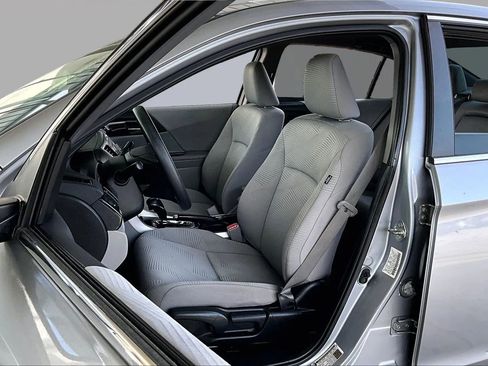 Used 2016 Honda Accord LX image 18